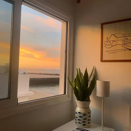 Famara - Beachfront, Huge Window & Ocean Views! * Teguise (Lanzarote)