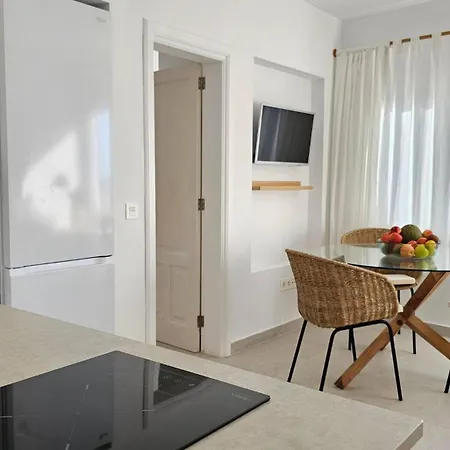 Famara - Beachfront, Huge Window & Ocean Views!