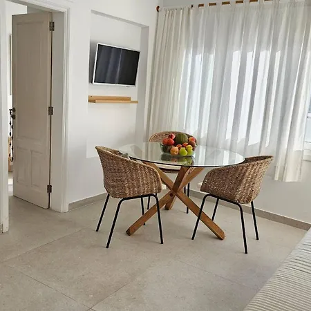 Apartmán Famara - Beachfront, Huge Window & Ocean Views!