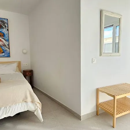 Famara - Beachfront, Huge Window & Ocean Views!