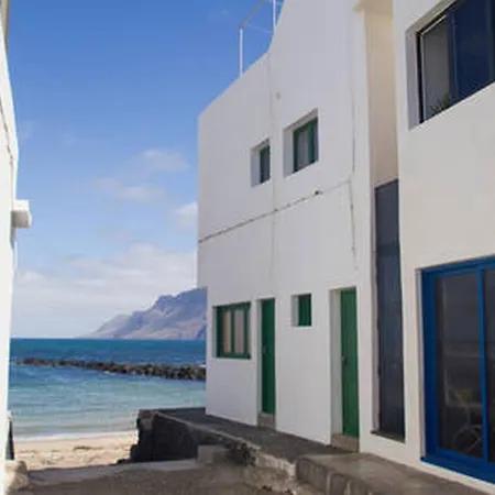 Apartmán Famara - Beachfront, Huge Window & Ocean Views! *