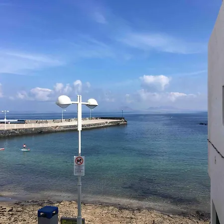Famara - Beachfront, Huge Window & Ocean Views! Apartmán Teguise (Lanzarote)