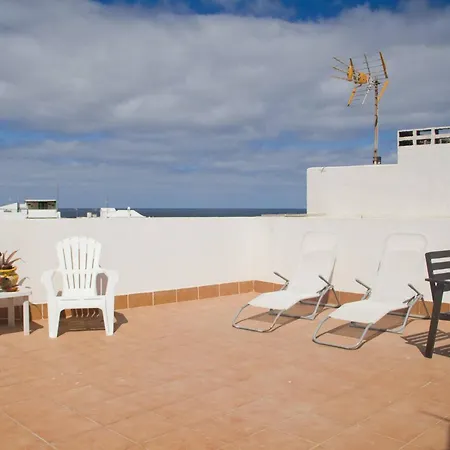 Famara - Beachfront, Huge Window & Ocean Views! Apartmán