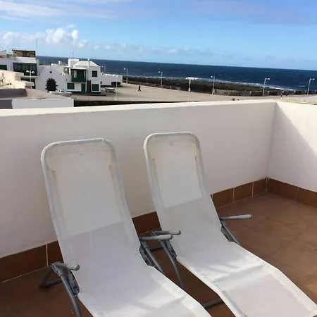 Apartmán Famara - Beachfront, Huge Window & Ocean Views! *
