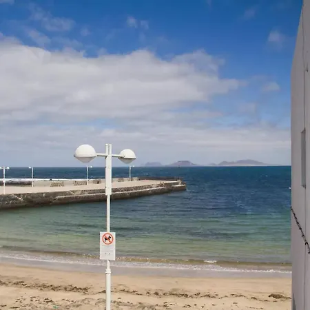 Famara - Beachfront, Huge Window & Ocean Views! Apartmán *