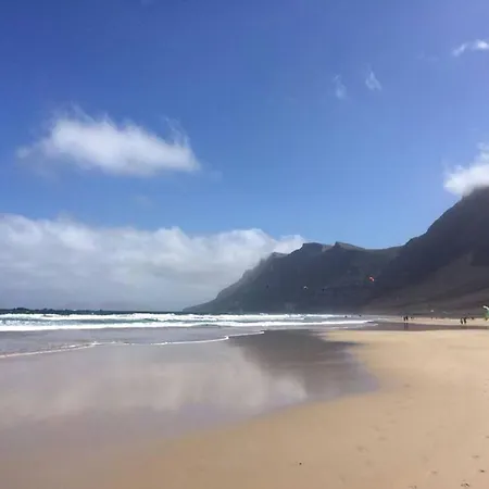 Famara - Beachfront, Huge Window & Ocean Views! *
