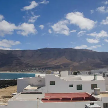 Famara - Beachfront, Huge Window & Ocean Views! Teguise (Lanzarote)