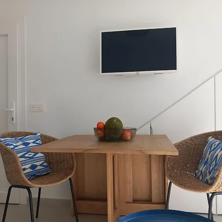 Famara - Beachfront, Huge Window & Ocean Views! Appartement