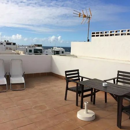 Appartement Famara - Beachfront, Huge Window & Ocean Views! *