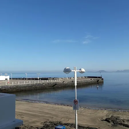 Famara - Beachfront, Huge Window & Ocean Views! Appartement *