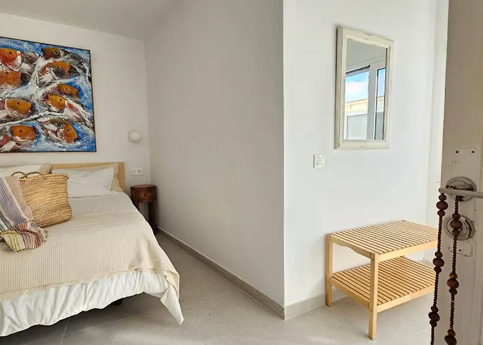 Caleta De Famara Primera Linea De Playa