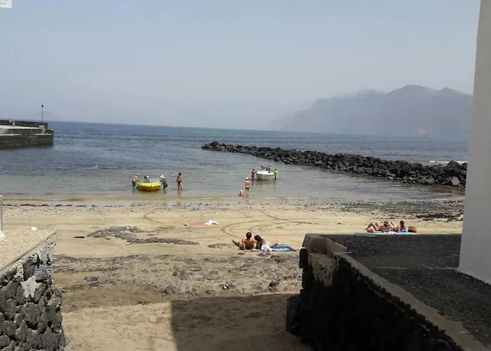 Caleta De Famara Primera Linea De Playa דירה